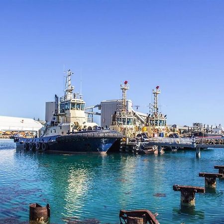 The Central Shed - 10B Geraldton Kültér fotó